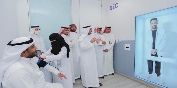 Menteri Kesehatan Arab Saudi Fahad Al Jalajel meluncurkan layanan Holo-Doctor untuk jemaah yang mendarat di Bandara Internasional Madinah tahun lalu/Net