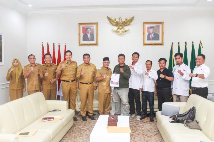 Penjabat Bupati Musi Banyuasin Drs H Apriyadi MSi menerima Pengurus Kesatuan Mahasiswa Muslim Indonesia (PP KAMMI) 2021-2023 dalam Rangka Gerakan Reboisasi Rakyat Semesta Muba/ist