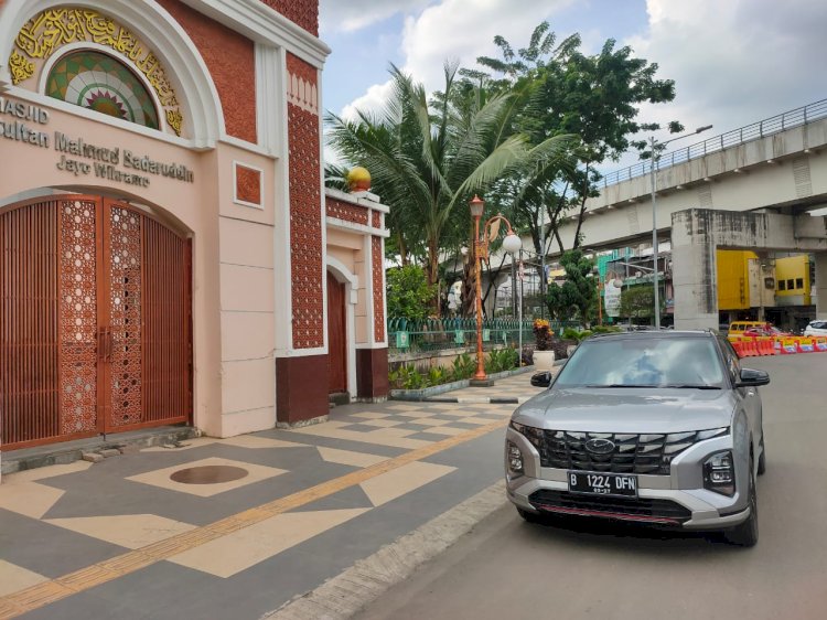 Hyundai CRETA saat menyambangi kawasan Masjid Agung Palembang. (ist/rmolsumsel.id) 