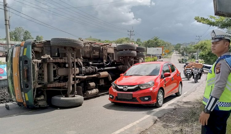 Truk Batubara terguling di Jalinteng Sumatera/Foto:RMOL