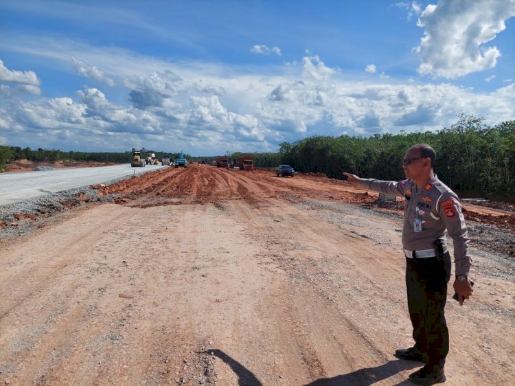 Tim Gabungan melakukan pengecekan progres kesiapan jalan tol Inderalaya - Prabumulih yang akan dibuka pada bulan April 2023.. (Noviansyah/RmolSumsel.id)