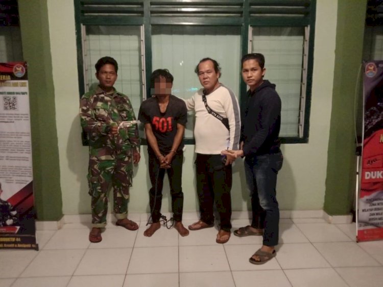 Salah satu perompak kapal yang ditangkap anggota TNI saat beraksi di Sungai Badak, Kabupaten OKI, Sumatera Selatan. (ist/RmolSumsel.id)
