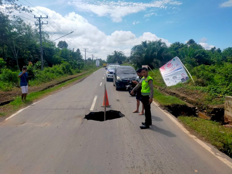 Jalan utama menuju Kabupaten PALI amblas/Foto:RMOL