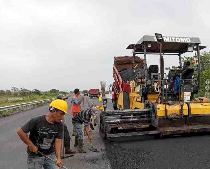 Jalan Tol Kayuagung-Palembang (Kapal) digenjot perbaikannya, untuk menyambut pemudik di lebaran tahun 2023.(ist/rmolsumsel.id)   