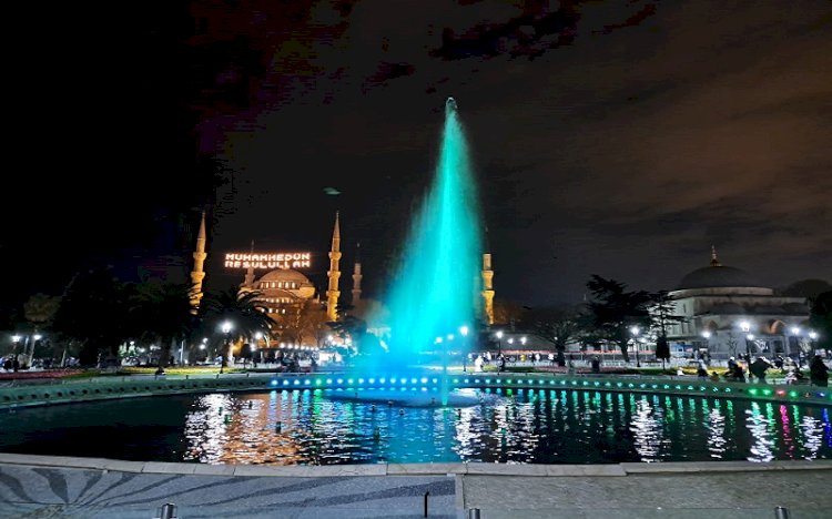 Penampakan Masjid Hagia Sophia dari lokasi taman yang berada di seberang bangunan. (kontributor/rmolsumsel.id)