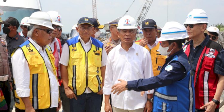 Menko PMK Muhadjir Effendy bersama Menhub Budi Karya Sumadi dan Menteri PUPR Basuki Hadimuljono saat meninjau pengerjaan tol Cisumdawu/Ist