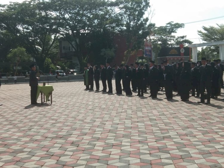 Wakil Bupati Muratara Inayatullah saat melantik  74 Kepala Sekolah dan Enam Administrator pengawas, Senin (10/4).(ist/RmolSumsel.id)