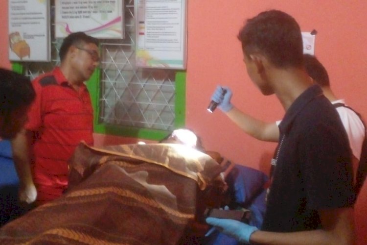 Polisi tengah melakukan identifikasi mayat Mr X yang ditemukan di semak-semak Desa Tambangan wilayah Kabupaten Musi Rawas.(foto Istimewa)