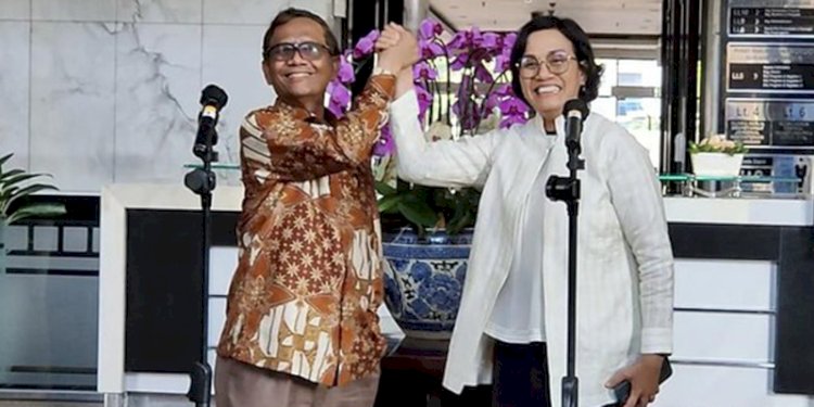 Menko Polhukam Mahfud MD dan Menkeu Sri Mulyani saat menyampaikan keterangan pers soal transaksi mencurigakan sebesar Rp 349 triliun/Ist