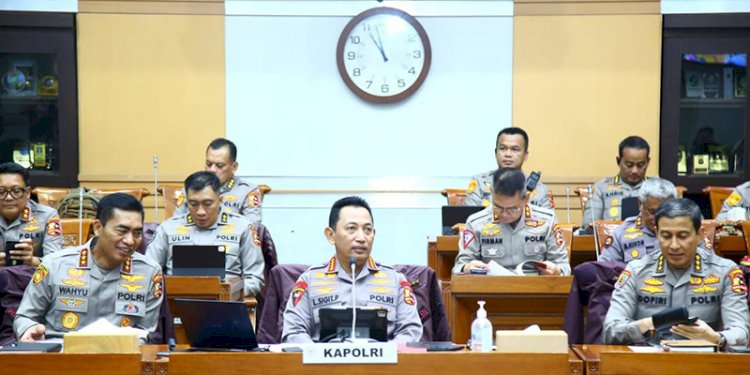 Kapolri Jenderal Listyo Sigit Prabowo saat Rapat Kerja (Raker) bersama Komisi III DPR RI, di Komplek Parlemen, Senayan, Jakarta. (ist/rmolsumsel.id)