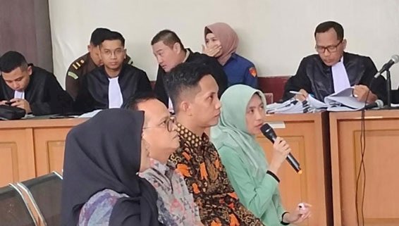 Empat orang mantan bendahara Bawaslu Ogan Ilir (Ilir), dihadirkan jaksa Kejari OI dalam sidang kasus dugaan korupsi dua Korsek dan Operator Keuangan Bawaslu OI 2019-2020 di PN Palembang, Kamis (13/4). (ist/RmolSumsel.id)