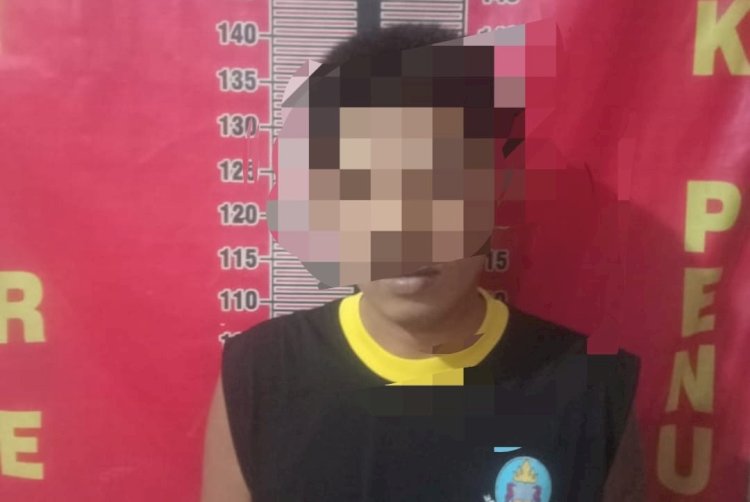Pelaku saat diamankan pihak kepolisian. (Ist/Rmolsumsel.id). 