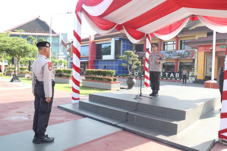 Kombes Pol Harryo Sugihartono saat memimpin apel perdana sebagai Kapolrestabes Palembang, Jumat (14/4/2023)/ist 