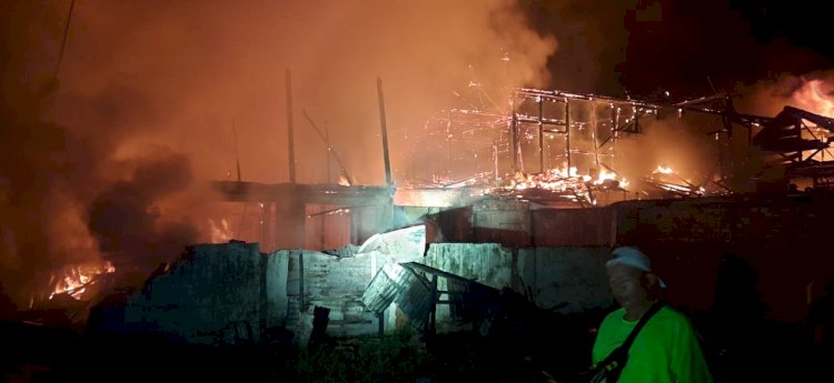 Kebakaran melanda kawasan pemukiman padat penduduk di Jalan Depaten Lama RT 02, RW 01 Kelurahan 27 Ilir Kecamatan Ilir Barat II Palembang/ist