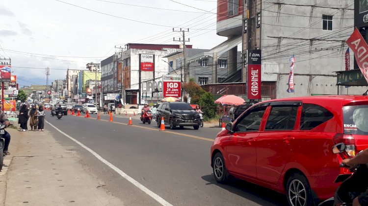 Pemasangan traffic cone di Jalan Lubuklinggau/ist