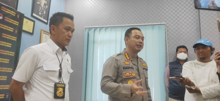 Kapolrestabes Palembang, Kombes Pol Harryo Sugihartono ketika memberikan penjelasan terkait pelaku penembakan seorang pedagang di Pasar 10 Ulu Palembang, Senin (17/4/2023).(Adamrachman/Rmolsumsel.id )