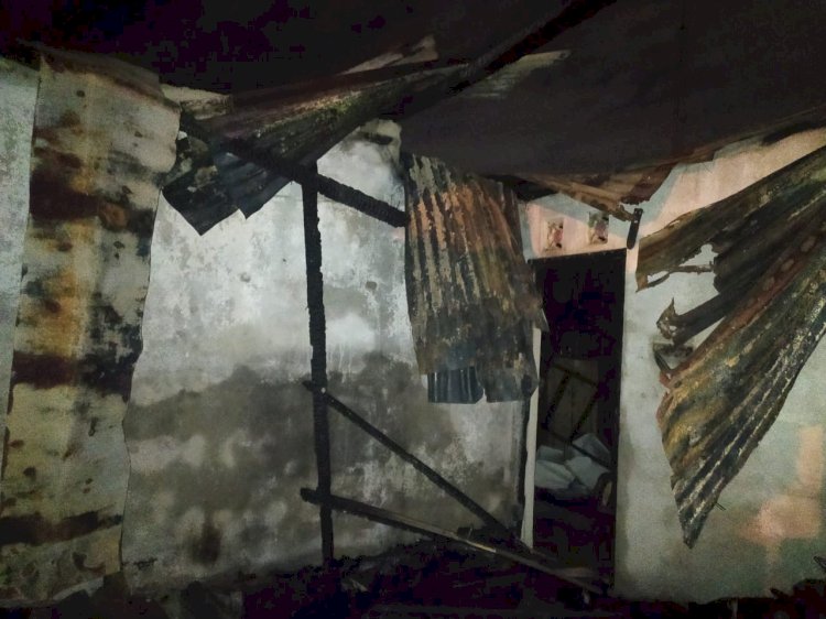 Puing-puing rumah yang ludes terbakar jelang buka puasa petang tadi/ist