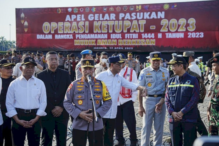 Kapolri Jendral Listyo Sigit Prabowo saat memimpin apel gelar pasukan sekaligus menandai Operasi Ketupat 2023 berlangsung secara serentak di seluruh wilayah Indonesia/ist