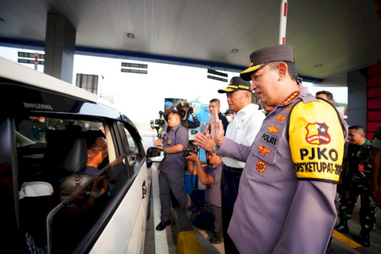 Kapolri Jenderal Listyo Sigit Prabowo meninjau pelaksanaan Operasi Ketupat di wilayah Jawa Tengah/ist