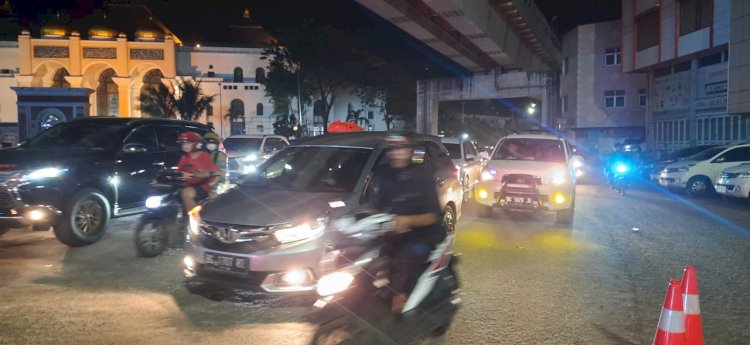 Arus lalulintas malam takbiran di Palembang/Foto: Fauzi