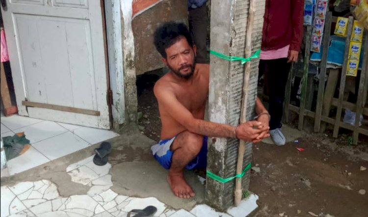 Rio Anggraini alias Angga pelaku perusakan rumah di Perumahan Surya Akbar 1 RT 31, Kelurahan Talang Jambe Kecamatan Sukarami Palembang . (Fauzi/RmolSumsel.id)