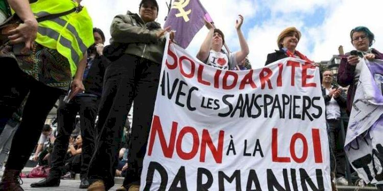 Ribuan imigran yang melakukan protes di jalan-jalan Paris Prancis untuk menuntut RUU Imigrasi yang dinilai terlalu otoriter pada Sabtu, 29 April 2023/Net