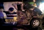 Dihantam Truk Saat Melintas di Lahat, Mobil Ambulans Nasdem Pembawa Pasien Ringsek
