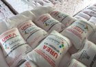 Bupati OKI Salurkan Bantuan Pupuk ke 415 Petani Sawit