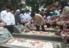 Jelang HUT Muratara, Bupati Devi Suhartoni Ziarah ke Makam Korban Pemekaran 