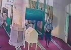 Maling Ala Ninja Terekam Kamera CCTV, Coba Curi Kotak Amal Masjid di Lubuklinggau