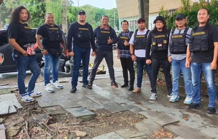 Petugas Polrestabes Palembang saat melakukan pengamanan sekitar gedung DPRD Sumsel. (ist/rmolsumsel.id)