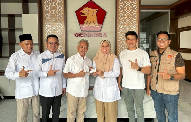 Mantan Sekretaris Daerah (Sekda) Kota Palembang, Harobin Mastofa, memutuskan untuk berjuang di jalur politik melalui Partai Gerindra. Hal tersebut diketahui setelah dirinya menerima Kartu Tanda Anggota (KTA) Partai Gerindra/ist
