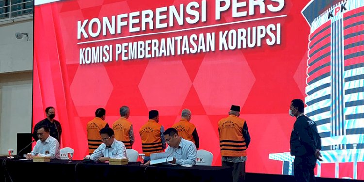 Wakil Ketua KPK Johanis Tanak menyampaikan keterangan pers penahanan lima orang mantan anggota DPRD Jambi/RMOL