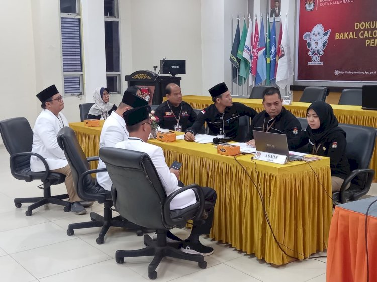 DPD Partai Keadilan Sejahtera (PKS) Kota Palembang mendaftar ke KPU Palembang sebagai peserta Pileg 2024 mendatang, Rabu (10/5). (Dudi Oskandar/RmolSumsel.id)