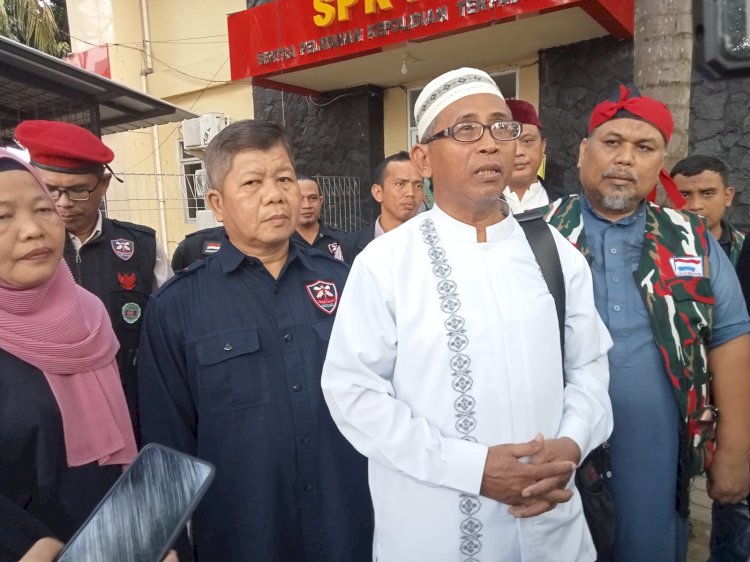 Ketua Forum Umat Islam Sumsel Dr H Umar Said memberikan keterangan pers kepada wartawan. (Fauzi/RmolSumsel.id)