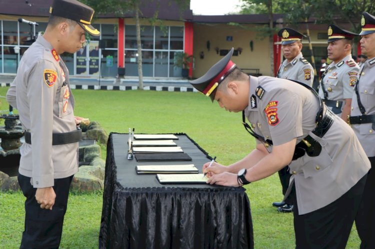 Kapolres Muara Enim AKBP Andi Supriadi pimpin upacara serah terima jabatan/ist