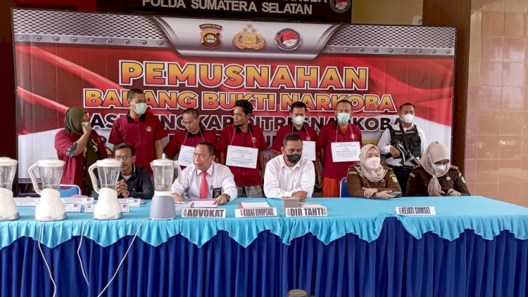  Pemusnahan barang bukti sabu dan pil ekstasi Ditresnarkoba Polda Sumsel . (Fauzi/RmolSumsel.id)
