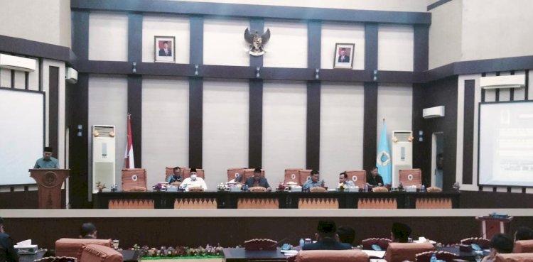 Delapan fraksi DPRD OKI memberikan tanggapan atas nota jawaban Bupati terkait jawaban usulan Rancangan Peraturan Daerah (Raperda) Inisiatif DPRD pada rapat Paripurna ke XII di DPRD OKI/ist