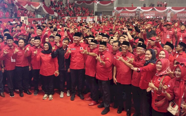 Calon Presiden (Capres) diusung Partai Demokrasi Indonesia Perjuangan (PDIP) Ganjar Pranowo ke Palembang menemui ribuan kader dan simpatisan PDI Perjuangan/Foto:Dudy Oskandar