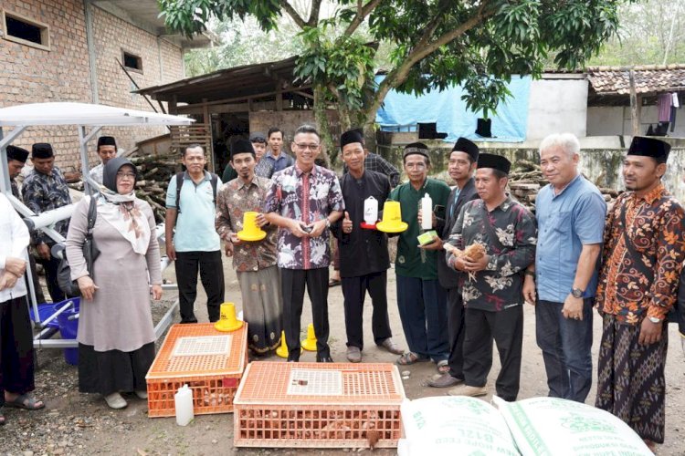 Salurkan bantuan ke pondok pesantren/ist