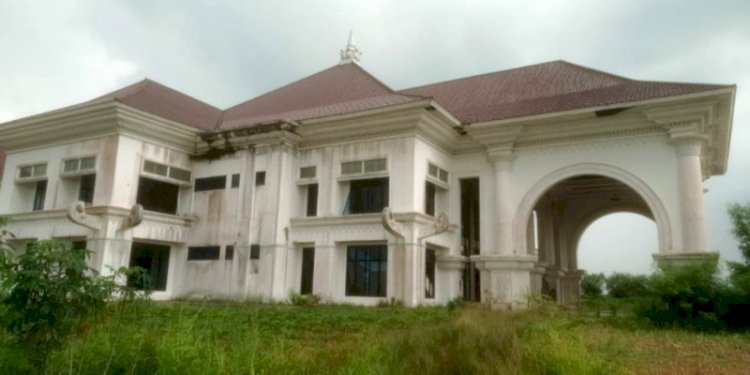 Salah satu bangunan yang mangkrak di Kota Baru, Lampung/RMOLLampung