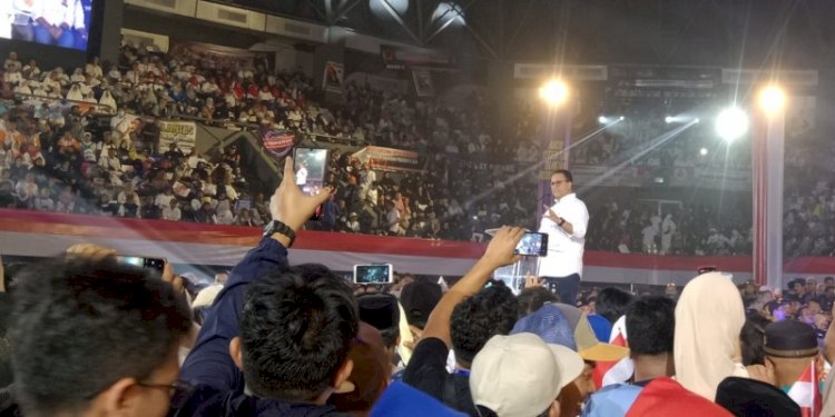 Anies Baswedan saat bertemu ribuan relawan di Tennis Indoor Senayan, Minggu (21/5)/RMOL
