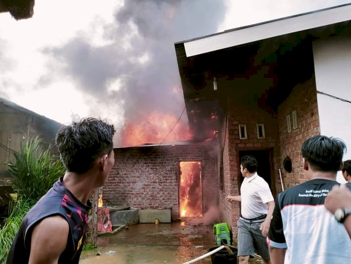 Dapur terbakar nyaris menghanguskan rumah milik seorang warga di Kabupaten Musi Rawas.(foto Istimewa)