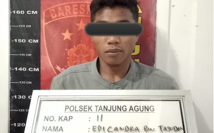 Edi Candra pelaku pencurian lima karung biji kopi di Muara Enim, Sumatera Selatan. Iist/net)