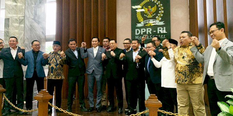 Delapan ketua fraksi di DPR RI menyampaikan sikap bersama menolak sistem proporsional tertutup pada Pemilu 2024/RMOL