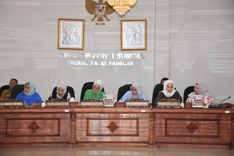 Pimpinan DPRD Sumsel dalam rapat dengan Forum Kepala Desa Sriwijaya Sumsel/ist