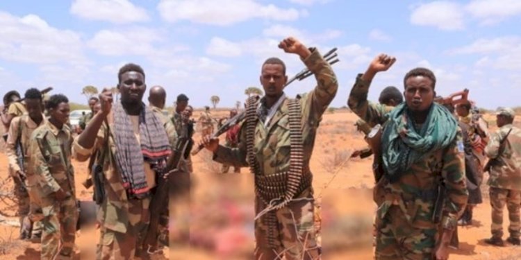 Militer Somalia saat berhasil melakukan serangannya dan menewaskan anggota kelompok militan al-Shabab pada Januari 2023/Hiiraan Online