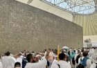 Jemaah Haji Lempar Jumrah saat Cuaca Panas Mencapai 47 Derajat Celcius