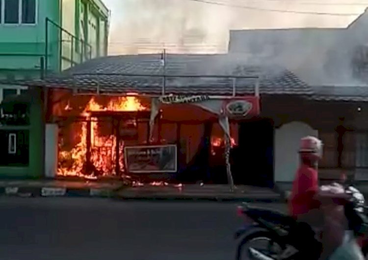Kebakaran Warung Bakso deket Kemenag OKU/ist