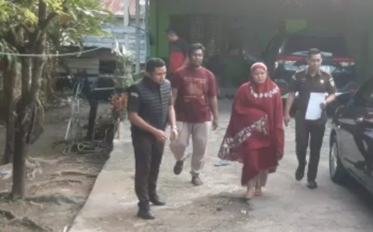 Penyidik Kejari Ogan Ilir menjemput paksa salah satu komisioner Bawaslu Ogan Ilir/ist
